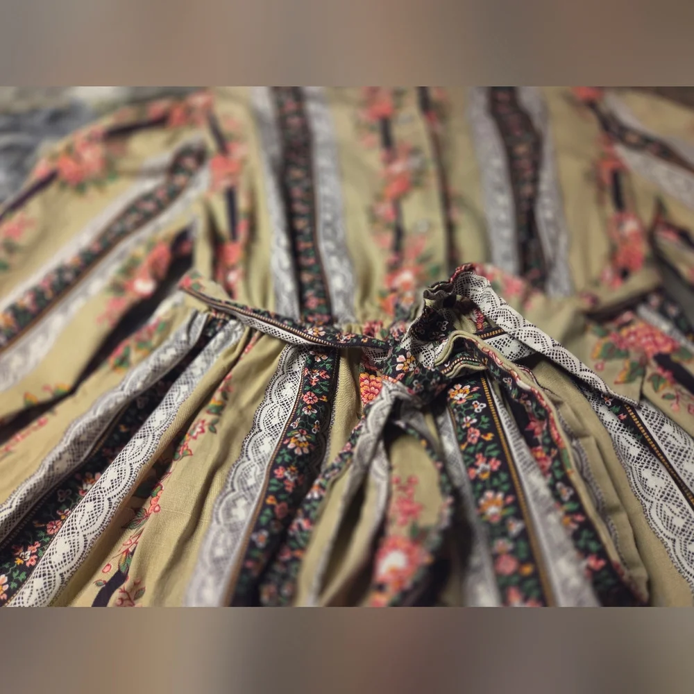 Vintage 70s Handmade Floral Kids Dress w/Velvet Front & Crocheted Applique - Picture 8 of 9